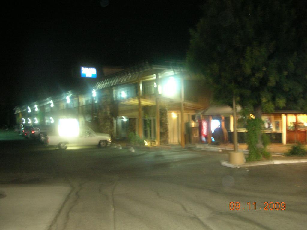 Parkside Inn Fresno Exterior photo